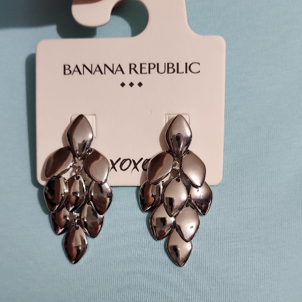 Banana Republic Silver Leaf Earrings Brand New